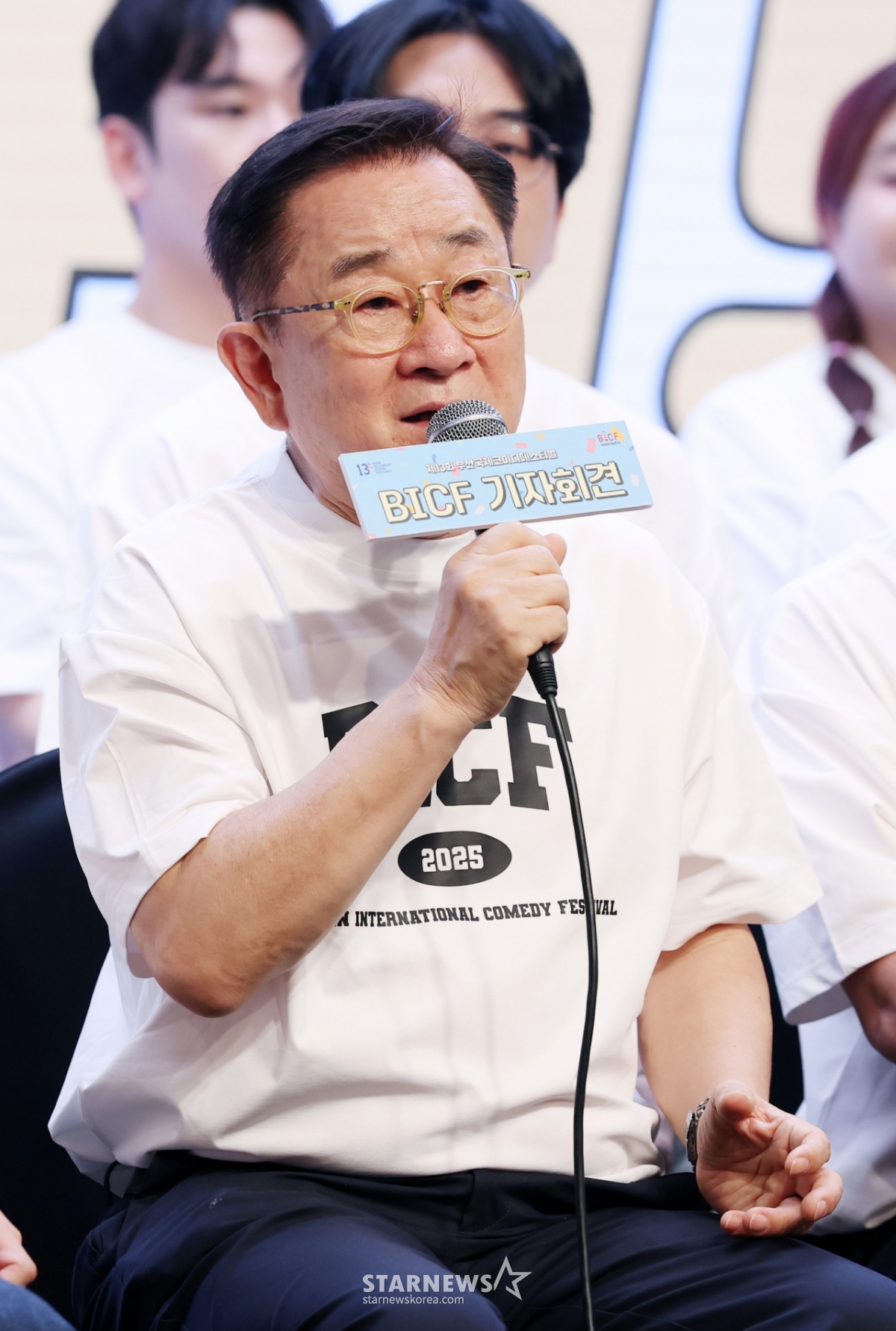 개그맨 이홍렬이 1일 서울 마포구 상암 스탠포드 호텔에서 진행된 제13회 '부산국제코미디페스티벌' 기자간담회에 참석해 질의응답을 하고 있다. /2025.08.01 /사진=김휘선 hwijpg@