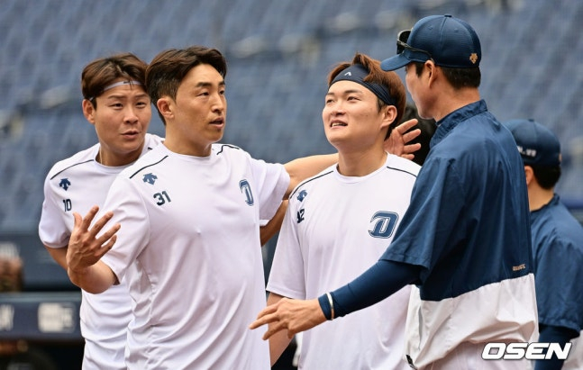 지난 2023년 NC 시절의 손아섭(왼쪽)과 안중열. 