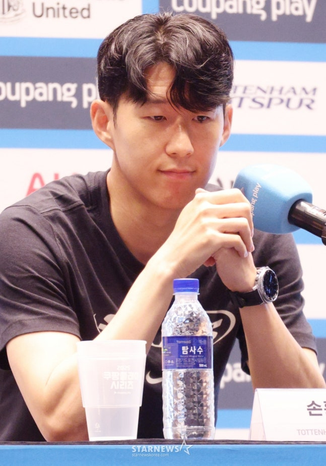 2025 쿠팡플레이 시리즈 토트넘 홋스퍼 FC 기자회견이 2일 서울 여의도 TWO IFC 3층 The Forum에서 열렸다. 토트넘 홋스퍼 손흥민이 기자들의 질문에 답하고 있다. /사진=김진경 대기자.
