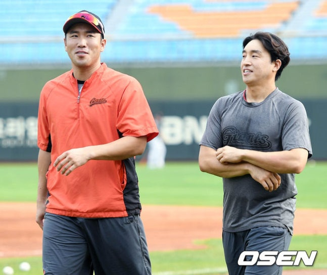 과거 롯데에서 한솥밥을 먹던 전준우(왼쪽)와 손아섭.