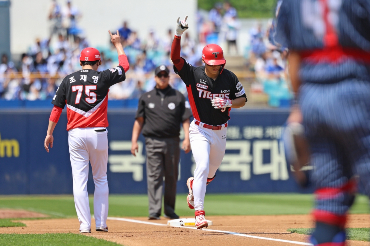 KIA 타이거즈 내야수 김도영(오른쪽). /사진=KIA 타이거즈 제공