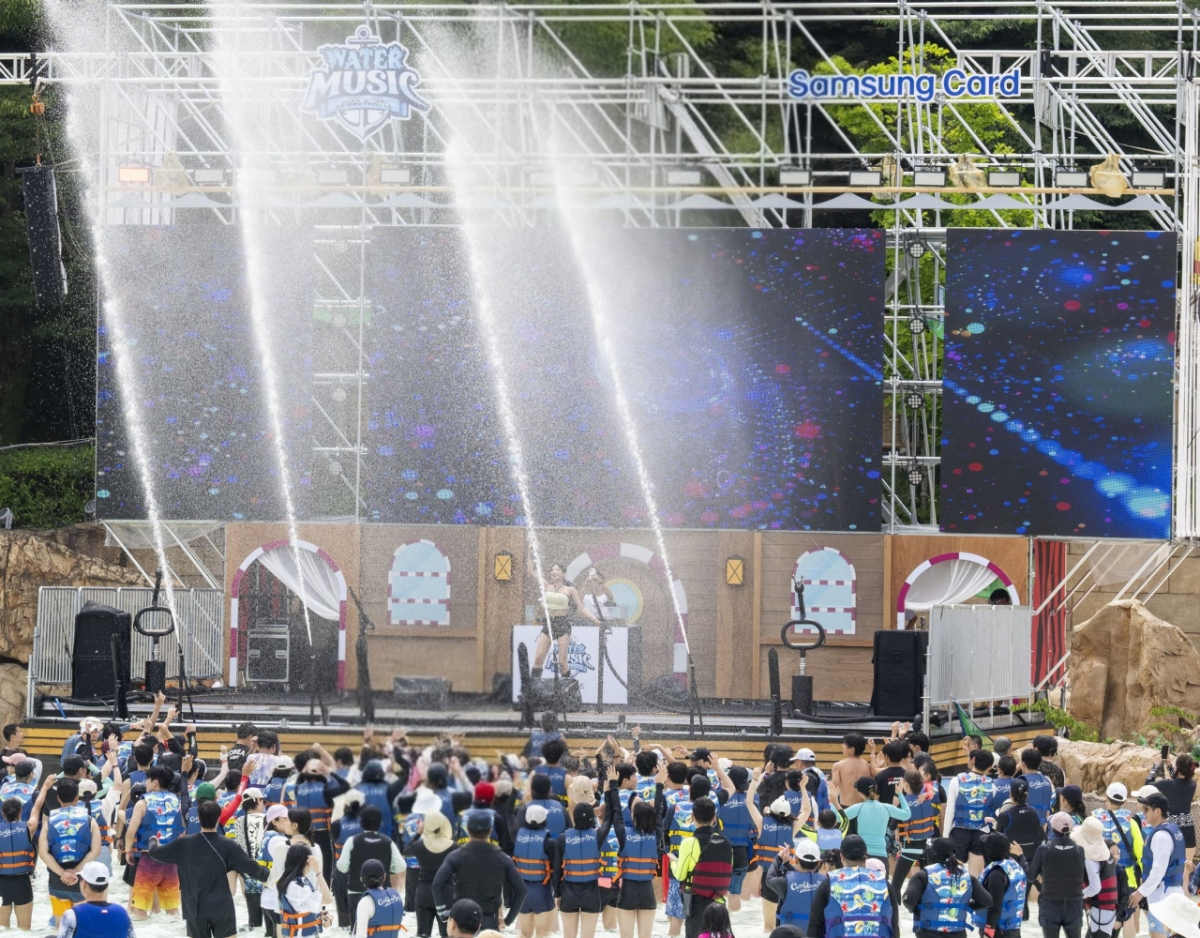 워터 뮤직 풀파티가 펼쳐지고 있는 캐리비안 베이 파도풀