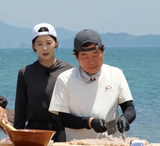 왼쪽부터 한지혜, 이연복 셰프 /사진=MBC '푹 쉬면 다행이야'