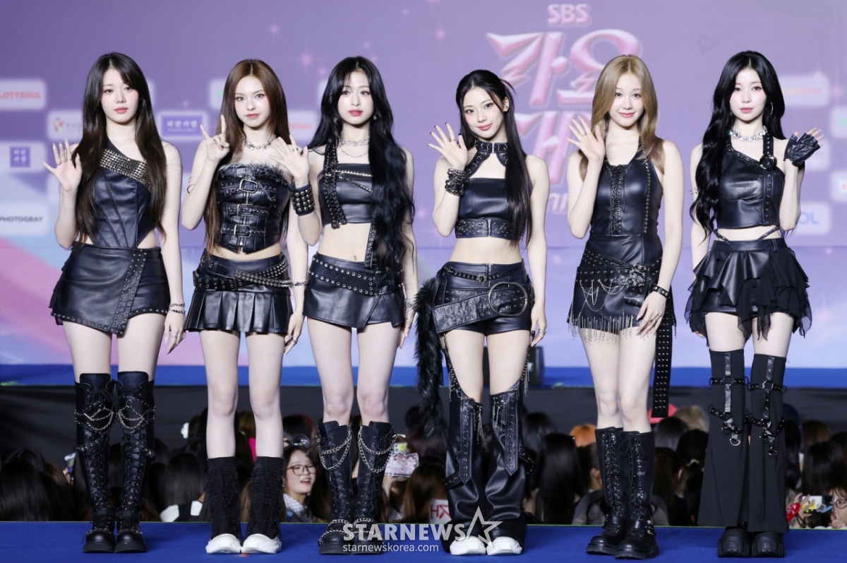 그룹 베이비몬스터가 2025년 7월 27일 경기 일산 킨텍스에서 진행된 2025 SBS 가요대전 썸머 블루카펫 행사에 참석해 포즈를 취하고 있다. /2025.07.27 /사진=김휘선 hwijpg@