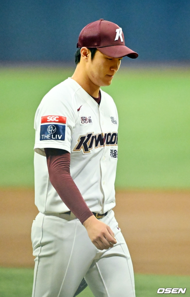 안우진.