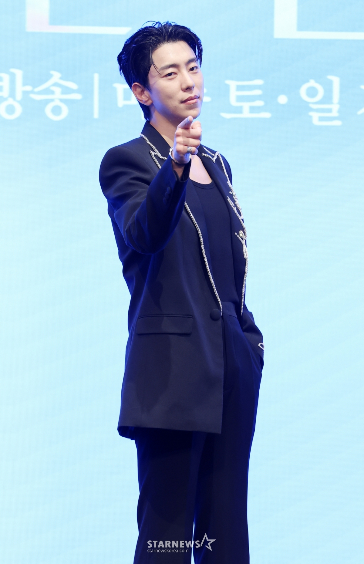 배우 윤현민이 6일 서울 영등포구 더세인트에서 진행된 KBS 2TV 주말드라마 '화려한 날들' 제작발표회에 참석해 포즈를 취하고 있다. /2025.08.06 /사진=김휘선 hwijpg@
