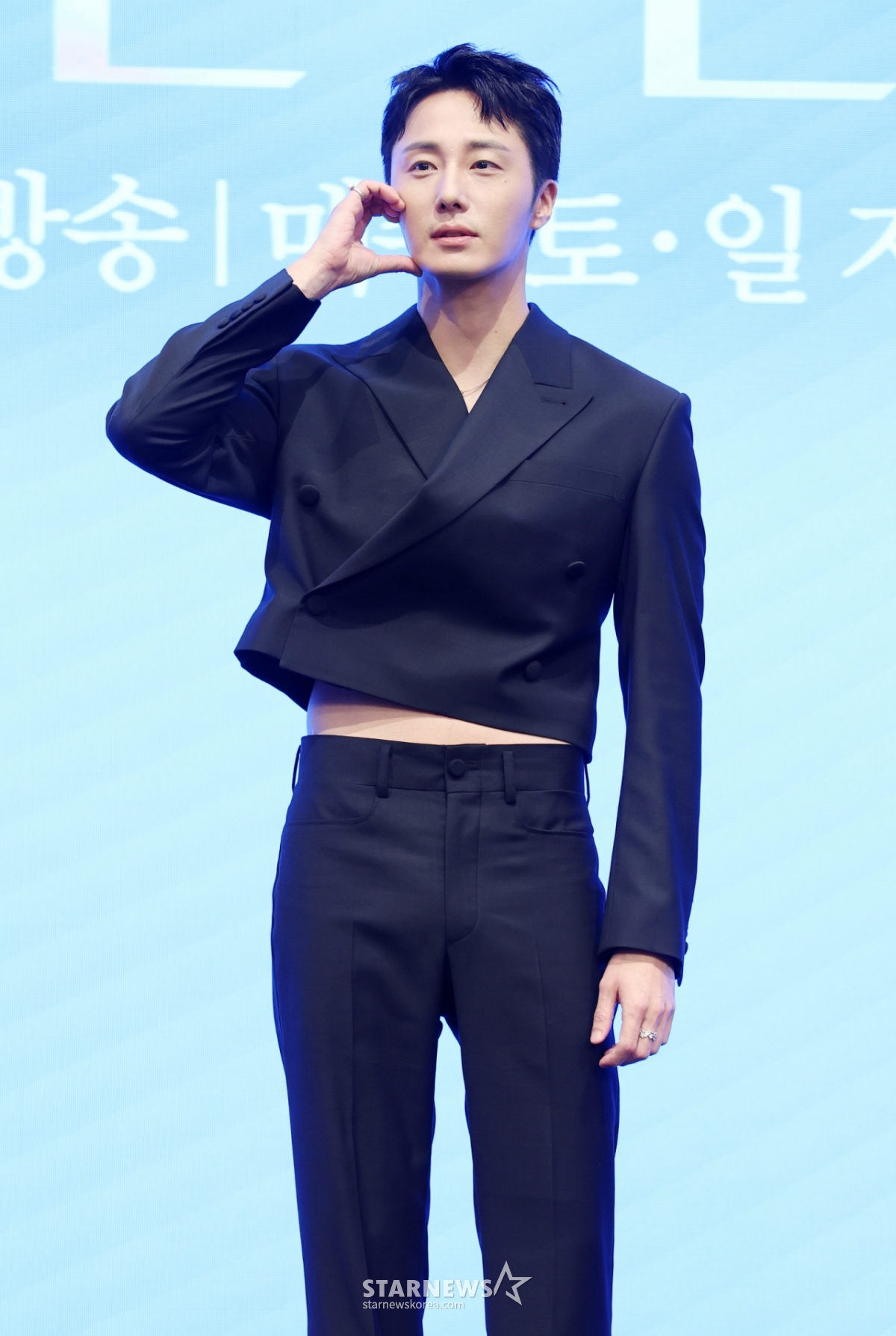 배우 정일우가 6일 서울 영등포구 더세인트에서 진행된 KBS 2TV 주말드라마 '화려한 날들' 제작발표회에 참석해 포즈를 취하고 있다. /2025.08.06 /사진=김휘선 hwijpg@