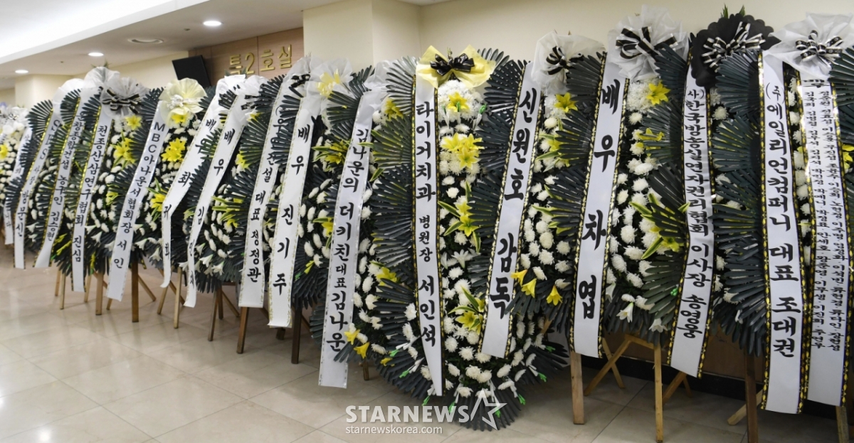 (서울=뉴스1) 사진공동취재단 = 배우 故 송영규의 빈소가 5일 경기 용인시 처인구 다보스병원 장례식장 특1호실에 마련됐다. 2025.8.5/뉴스1 Copyright © 뉴스1. All rights reserved. 무단 전재 및 재배포, AI학습 이용 금지. /사진=(서울=뉴스1) 사진공동취재단