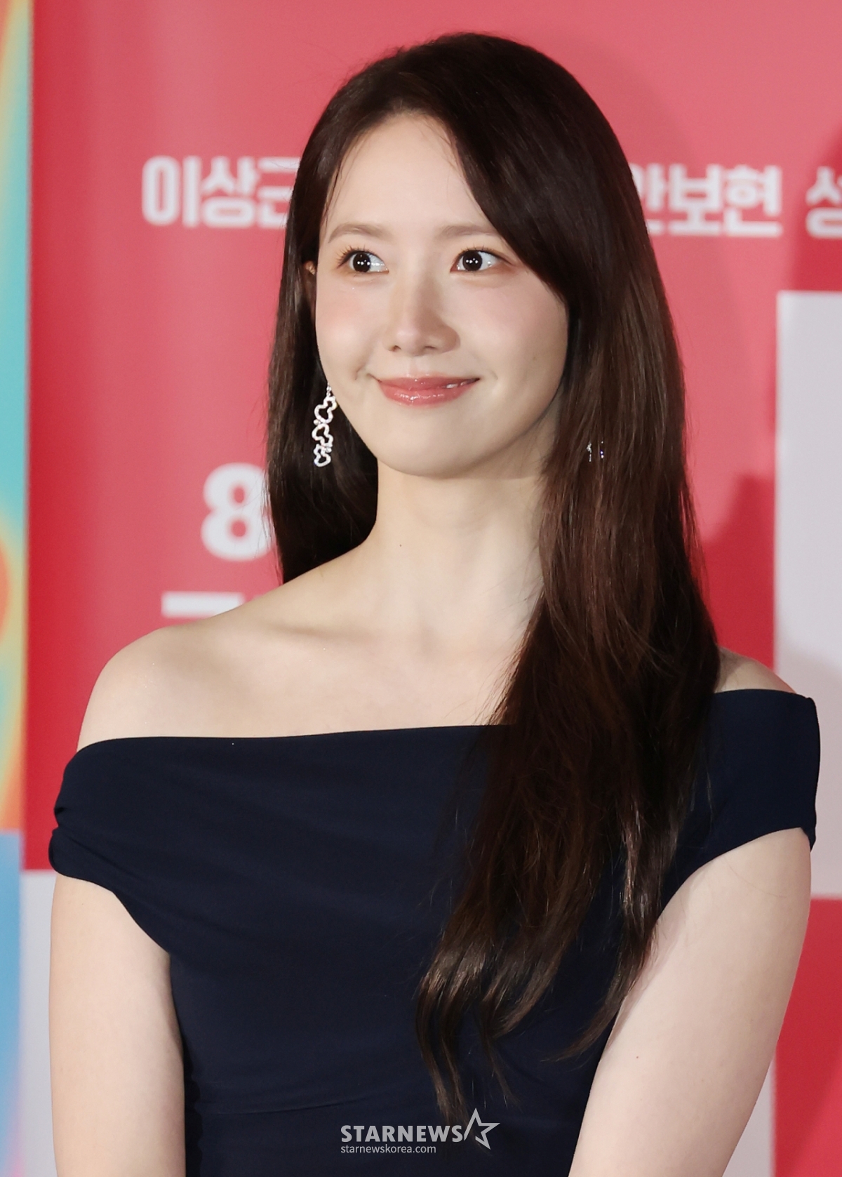 배우 임윤아가 6일 오후 서울 CGV용산아이파크몰에서 진행된 영화 '악마가 이사왔다'(감독 이상근) 언론배급시사회 및 기자간담회에 참석해 인사를 하고 있다. 새벽마다 악마로 깨어나는 선지(임윤아)를 감시하는 기상천외한 아르바이트에 휘말린 청년 백수 길구(안보현)의 고군분투를 담은 악마 들린 코미디 ‘악마가 이사왔다’는 오는 13일 개봉한다. /2025.08.06 /사진=이동훈 photoguy@