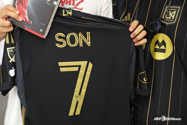 LAFC 유니폼에 손흥민 마킹을 새긴 모습. /AFPBBNews=뉴스1