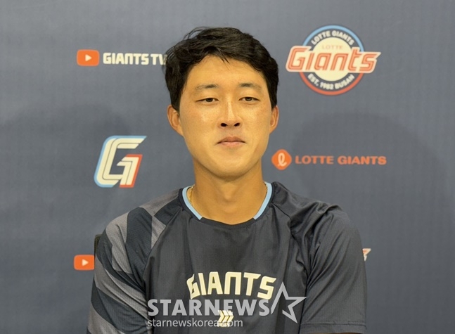롯데 노진혁이 6일 사직 KIA전을 앞두고 취재진과 인터뷰를 하고 있다. /사진=양정웅 기자