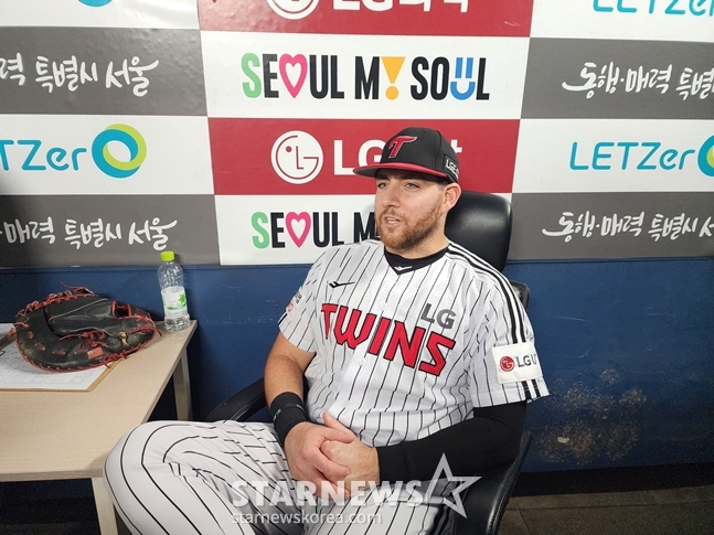 9일 경기 종료 후 인터뷰를 하고 있는 오스틴. /사진=박수진 기자