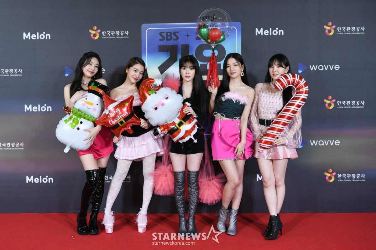 걸그룹 레드벨벳(Red Velvet)이 25일 오후 진행된 2021 SBS 가요대전 포토월 행사에 참석해 포즈를 취하고 있다.  2021.12.25 /사진제공=SBS 