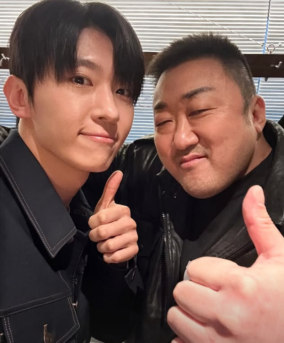 왼쪽부터 덱스, 마동석