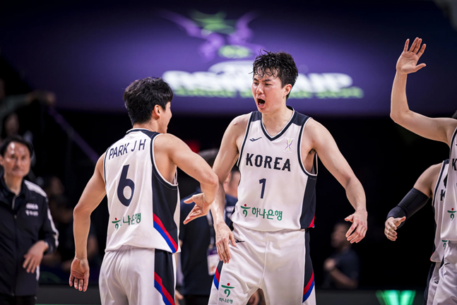 이현중(오른쪽). /사진=대한민국농구협회 제공 
