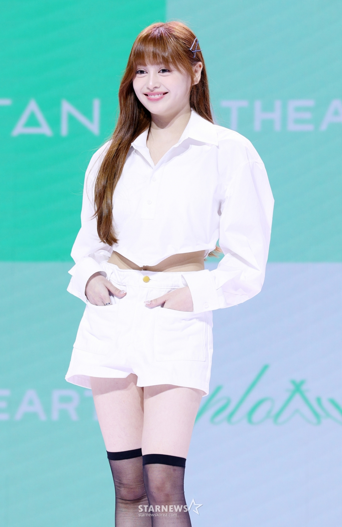 그룹 앳하트 케이틀린이 13일 서울 용산구 블루스퀘어에서 진행된 데뷔 앨범 'Plot Twist' 발매 기념 쇼케이스에서 포즈를 취하고 있다. /2025.08.13 /사진=김휘선 hwijpg@