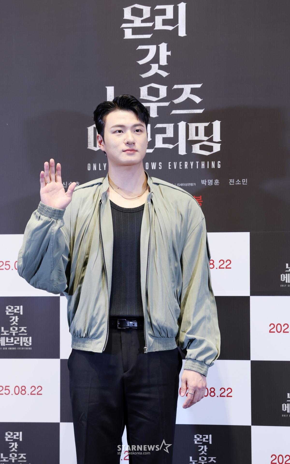 배우 신승호가 13일 서울 강남구 코엑스 메가박스에서 진행된 영화 '온리 갓 노우즈 에브리띵' 언론시사회 및 기자간담회에 참석해 포즈를 취하고 있다. /2025.08.13 /사진=김휘선 hwijpg@