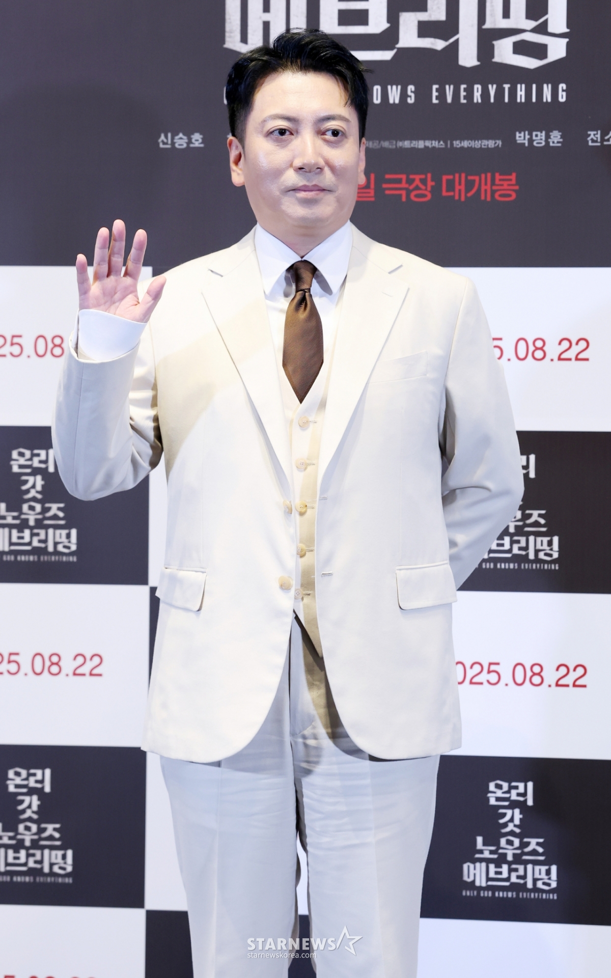 배우 박명훈이 13일 서울 강남구 코엑스 메가박스에서 진행된 영화 '온리 갓 노우즈 에브리띵' 언론시사회 및 기자간담회에 참석해 포즈를 취하고 있다. /2025.08.13 /사진=김휘선 hwijpg@