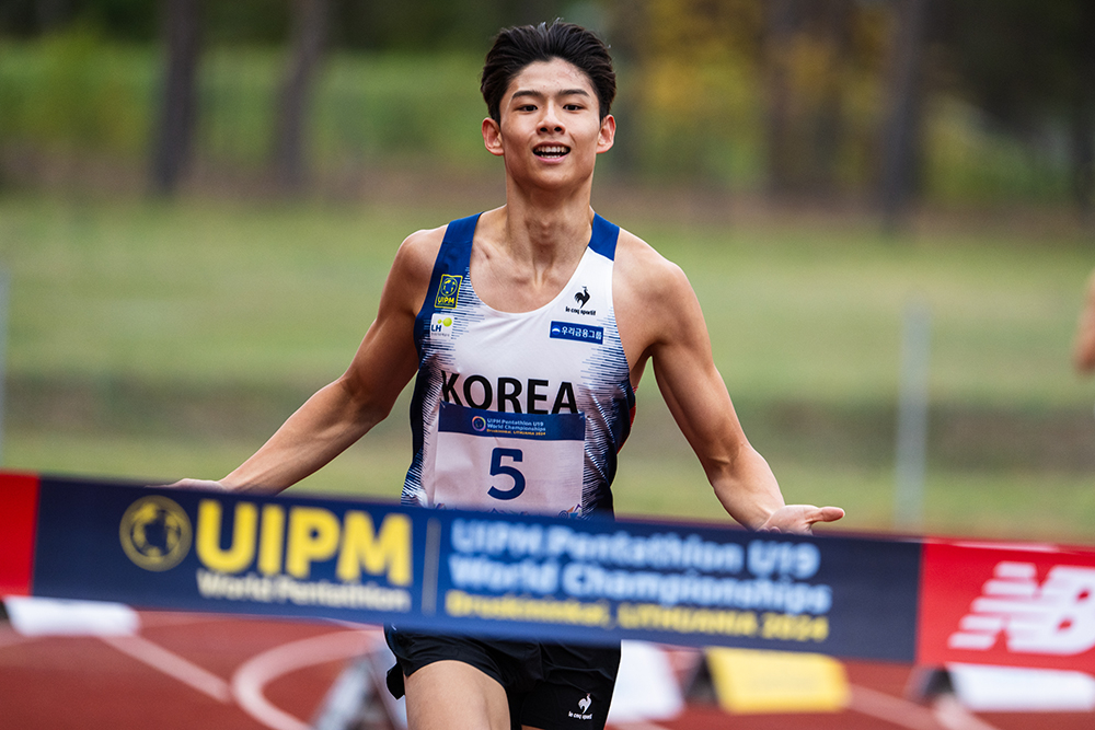 지난해 열린 국제근대5종연맹(UIPM) U-19 세계선수권대회에서 결승선을 통과하고 있는 임태경. /사진=대한근대5종연맹 제공