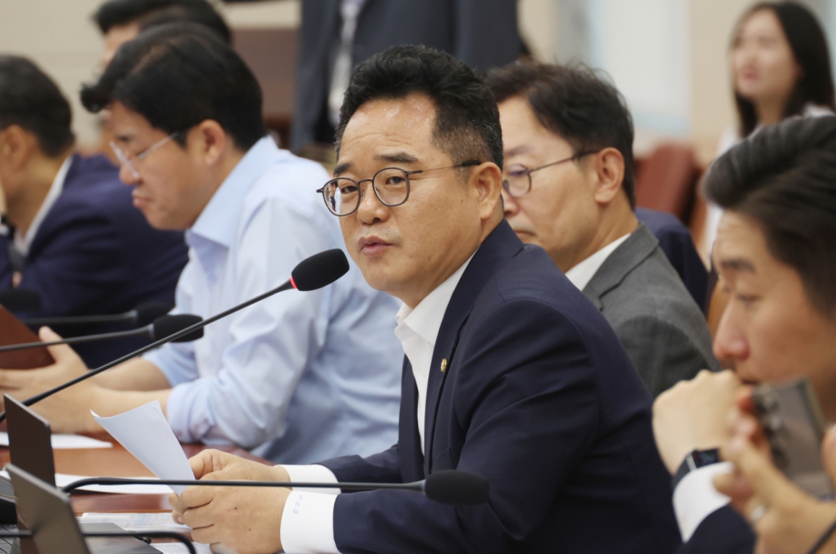 민병덕 더불어민주당 의원이 지난 7월 서울 여의도 국회에서 열린 정무위원회 전체회의에서 'MBK파트너스 청문회 개최'와 관련해 발언을 하고 있다.  /사진제공=뉴시스