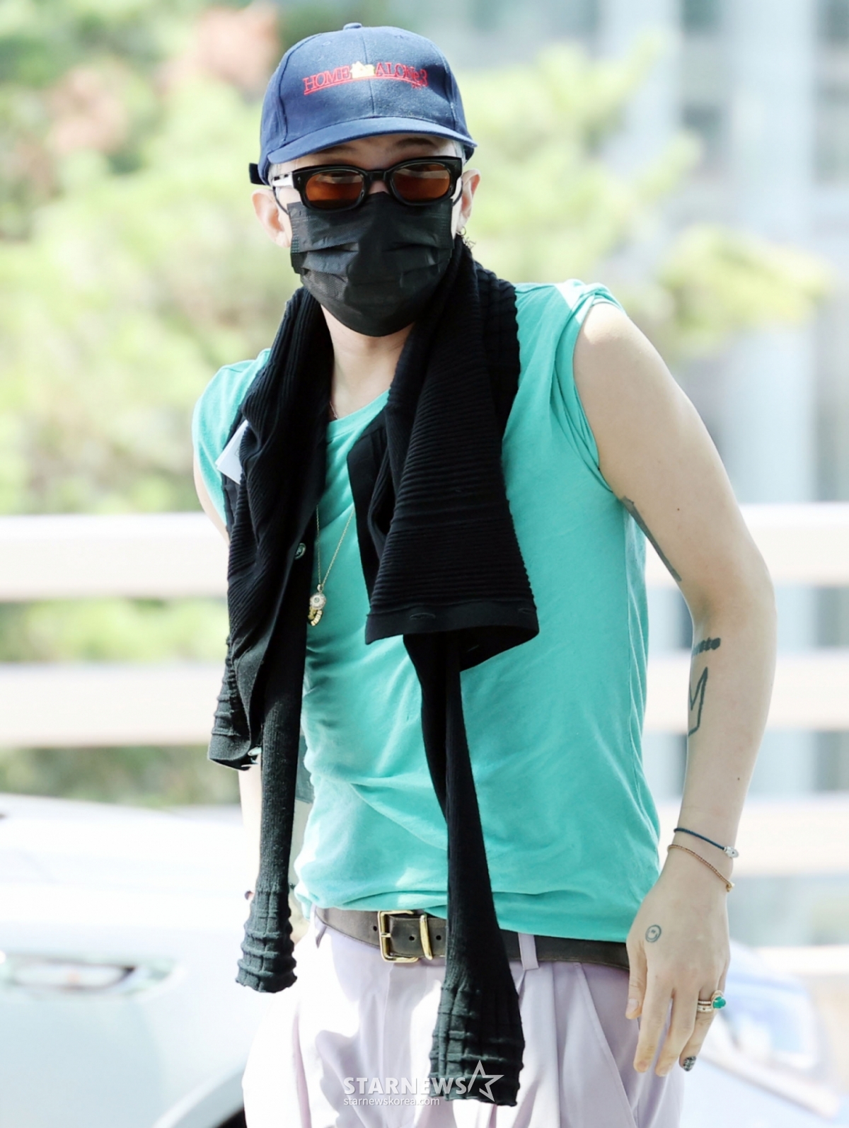 그룹 빅뱅 지드래곤이 'G-DRAGON 2025 WORLD TOUR Ubermensch' 자카르타 공연 차 2025년 7월 24일 오후 인천국제공항을 통해 출국하고 있다. 2025.07.24 /사진=임성균 tjdrbs23@