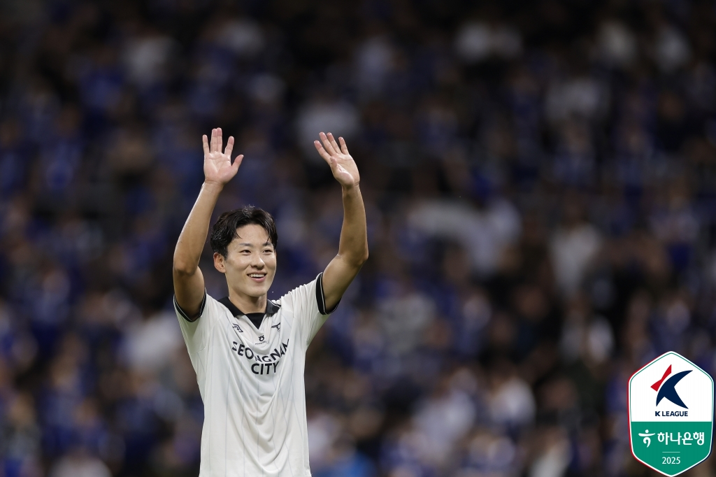 성남FC 이정빈이 16일 인천축구전용경기장에서 열린 인천 유나이티드전에서 골을 넣은 뒤 골 세리머니를 하고 있다. /사진=한국프로축구연맹 제공