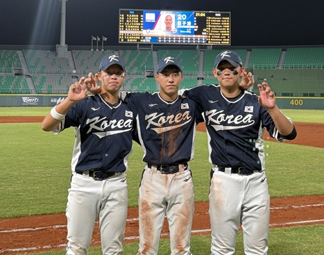 왼쪽부터 강시우(부산 경남중), 이서준(서울 자양중), 홍예성(서울 이수중). /사진=대한야구소프트볼협회