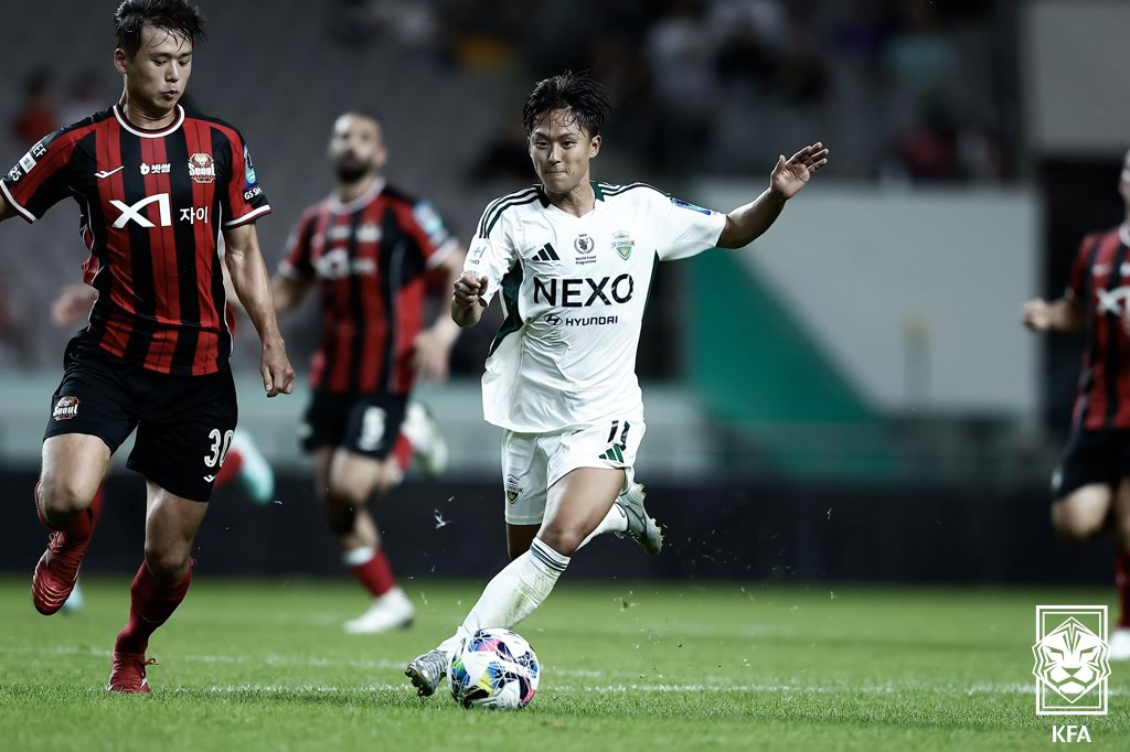 FC서울과 코리아컵 8강전에서 돌파를 시도하는 이승우. /사진=대한축구협회(KFA) 제공