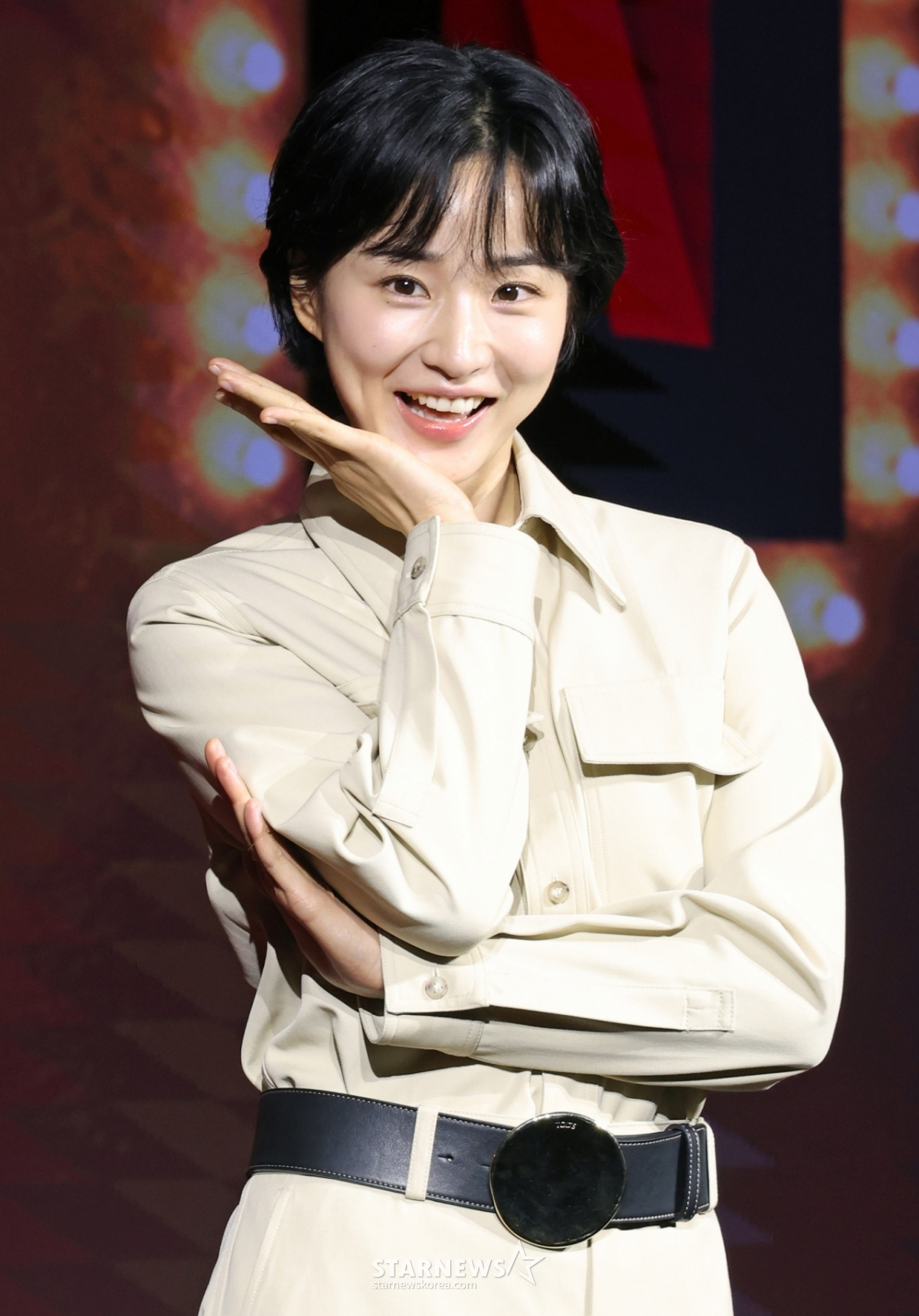 배우 방효린이 18일 오전 서울 마포구 호텔나루 서울 엠갤러리에서 진행된 넷플릭스 오리지널 시리즈 '애마' 제작발표회에 참석해 포즈를 취하고 있다.  1980년대 한국을 강타한 에로영화의 탄생 과정 속, 화려한 스포트라이트에 가려진 어두운 현실에 용감하게 맞짱 뜨는 톱스타 ‘희란’과 신인 배우 ‘주애’의 이야기를 그린 넷플릭스 시리즈 '애마'는 오는 22일 공개된다. /2025.08.18 /사진=이동훈 photoguy@