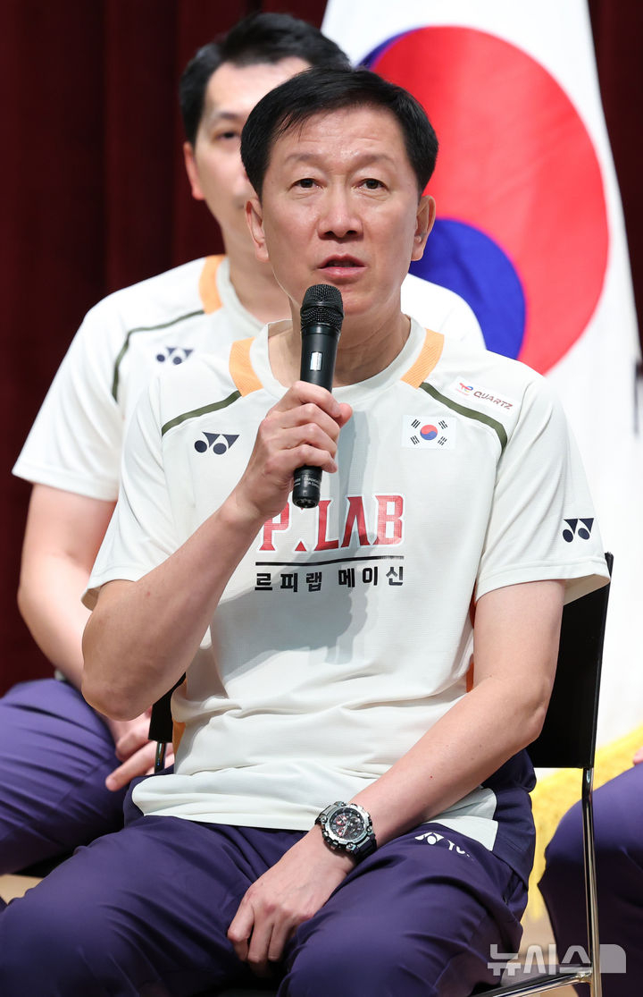 박주봉 배드민턴 국가대표팀 감독이 18일 오후 충북 진천군 국가대표선수촌에서 열린 대한민국 배드민턴 국가대표 선수단 미디어데이에서 세계선수권 대회 출전 소감을 말하고 있다. /사진=뉴시스