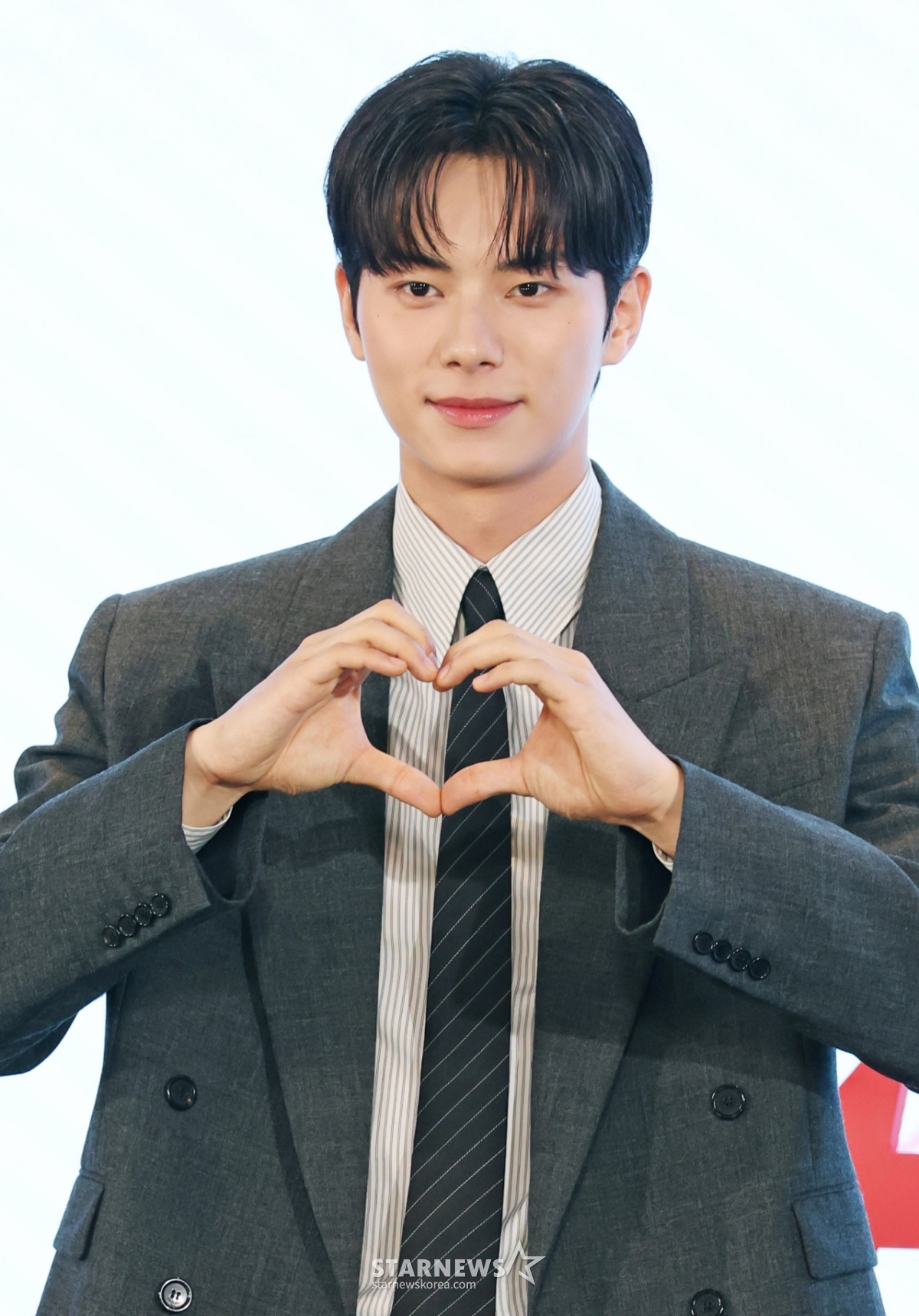 배우 이채민이 19일 오후 서울 구로구 더세인트에서 진행된 tvN 토일드라마 '폭군의 셰프' 제작발표회에 참석해 포즈를 취하고 있다. 최고의 순간 과거로 타임슬립한 셰프가 최악의 폭군이자 절대 미각 소유자인 왕을 만나며 벌어지는 서바이벌 판타지 로맨틱코미디 '폭군의 셰프'는 오는 23일 첫 방송된다. /2025.08.19 /사진=이동훈 photoguy@