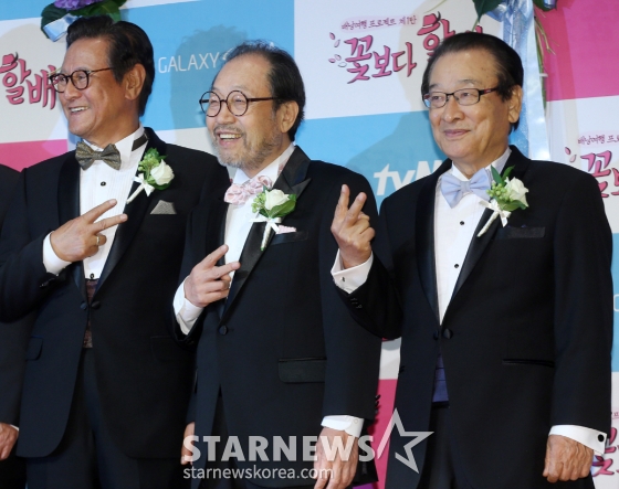 2013년 6월 28일 오후 서울 강남구 논현동 한 웨딩홀에서 tvN 배낭여행 프로젝트 '꽃보다 할배' 기자간담회가 진행되고 있다. 이순재, 신구, 박근형, 백일섭, 이서진이 출연해 '황혼의 배낭여행'을 콘셉트로 한 이야기 '꽃보다 할배'는 7월 5일 첫방송 될 예정이다. /사진=이동훈 기자 photoguy@