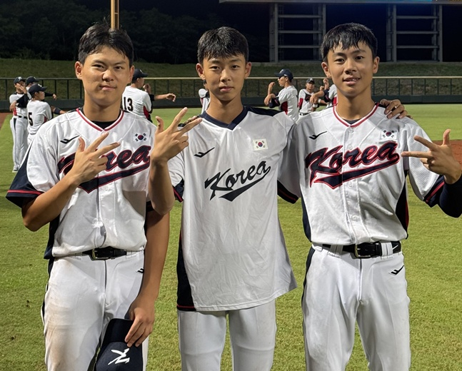 왼쪽부터 이환(경기 소래중), 윤정찬(서울 자양중), 김준우(경기 소래중). /사진=대한야구소프트볼협회