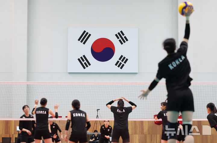 한국  여자 배구대표팀 선수들이 진천국가대표선수촌에서 공개 훈련을 하고 있다. /사진=뉴시스
