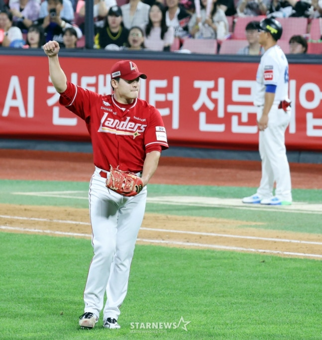 리드를 지켜낸 조병현이 기뻐하고 있다. /사진=강영조 선임기자