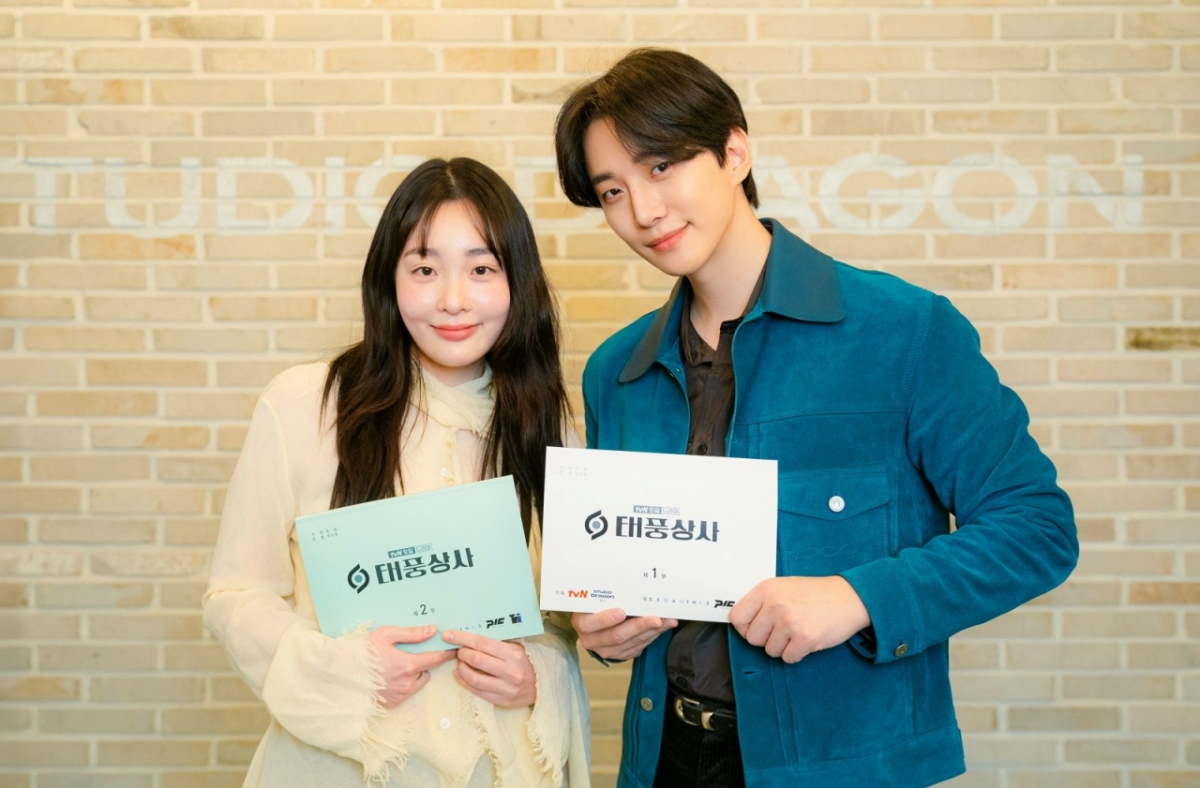 왼쪽부터 김민하, 이준호 /사진=tvN '태풍상사'