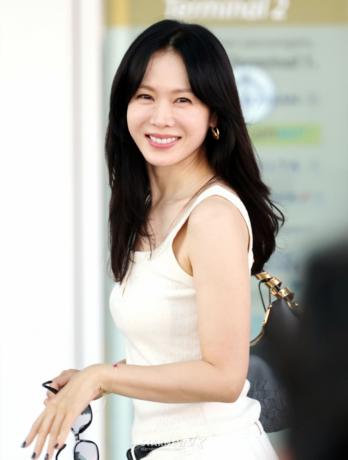 배우 손예진이 해외 일정 차 27일 오전 인천국제공항을 통해 출국하고 있다. 2023.08.27 /사진=임성균 tjdrbs23@
