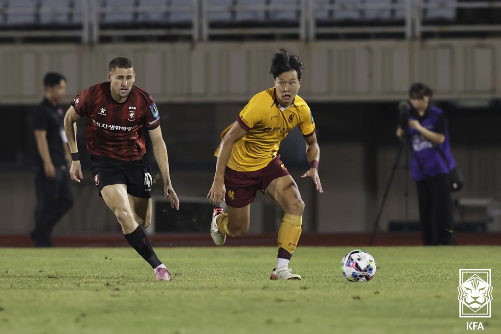광주FC 조성권(오른쪽). /사진=대한축구협회(KFA) 제공