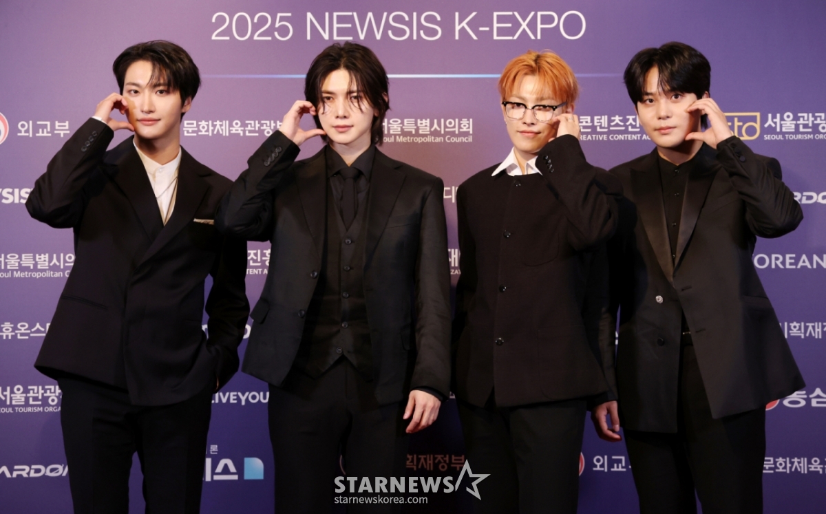 [서울=뉴시스] 조성우 기자 = 그룹 에이티즈가 28일 서울 중구 롯데호텔에서 열린 제7회 뉴시스 한류엑스포(2025 K-엑스포) 포토월 행사에서 포즈를 취하고 있다. 2025.08.28. xconfind@newsis.com /사진=조성우