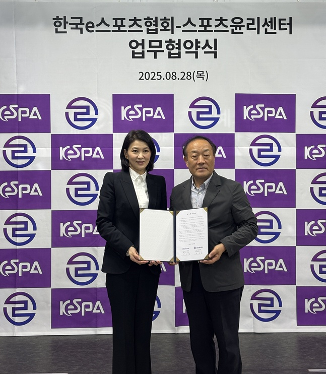 박지영(왼쪽) 스포츠윤리센터 이사장과 김영만 한국e스포츠협회 회장. /사진=스포츠윤리센터