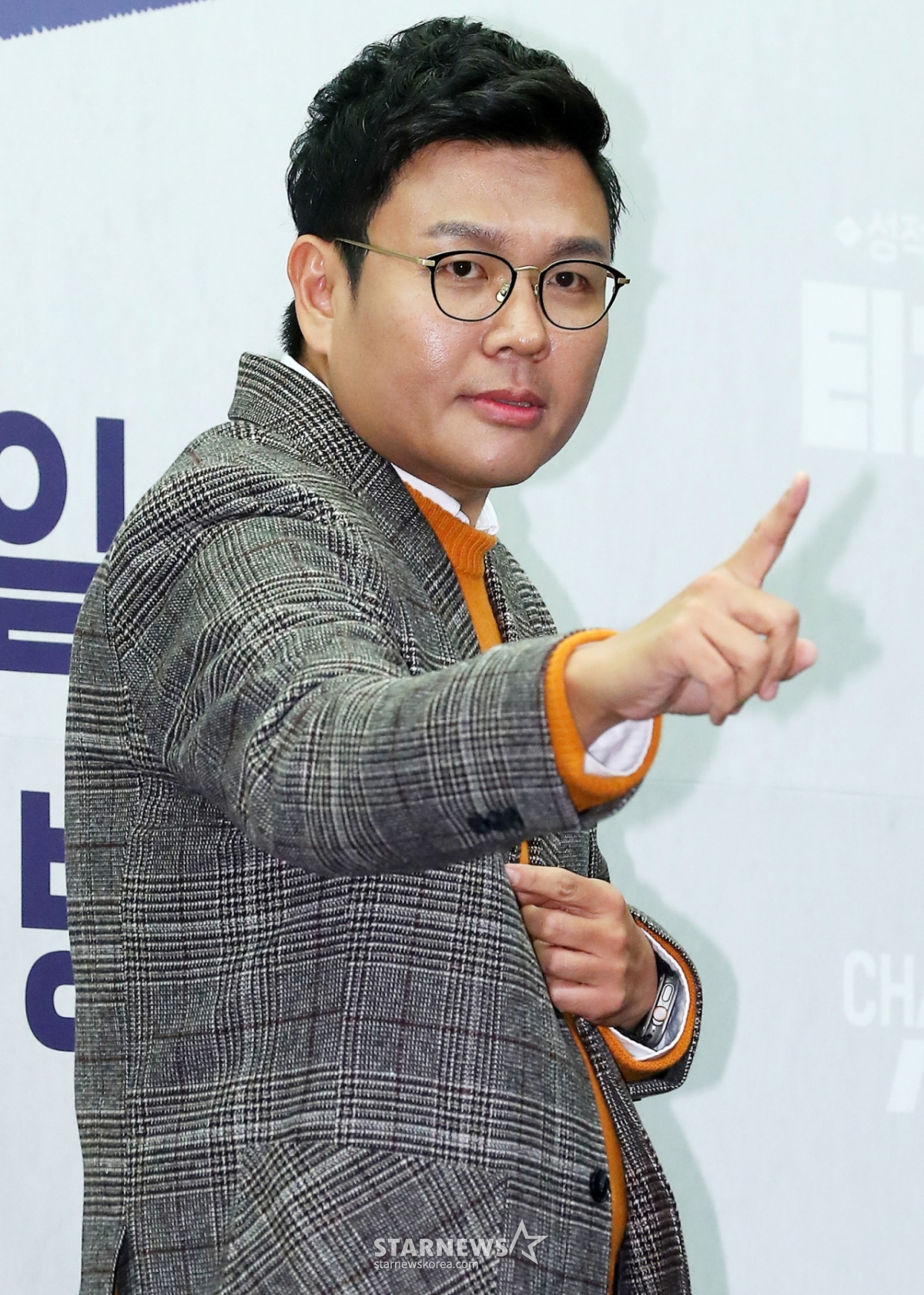 정승제 수학 강사가 2일 오전 서울 마포구 상암동 스탠포드 서울에서 진행된 채널A 예능 '성적을 부탁해 : 티처스' 제작발표회에 참석해 포즈를 취하고 있다. '성적을 부탁해 : 티처스'는 공부와 성적이 고민인 중•고등학생에게 대한민국 최고의 강사진이 직접 코칭해 성적을 올려주는 에듀 솔루션 버라이어티 프로그램이다. 오는 5일 첫 방송. 2023.11.02 /사진=김창현