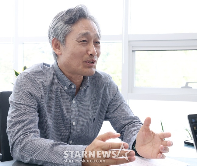 양해영 대한야구소프트볼협회(KBSA) 회장이 지난달 20일 서울 송파구에 위치한 올림픽회관에서 스타뉴스와 창간21주년 기념 인터뷰를 하고 있다. /사진=김진경 대기자