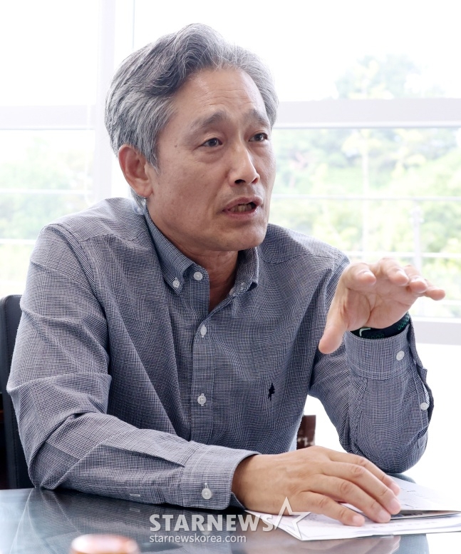 양해영 대한야구소프트볼협회(KBSA) 회장이 지난달 20일 서울 송파구에 위치한 올림픽회관에서 스타뉴스와 창간21주년 기념 인터뷰를 나누고 있다. /사진=김진경 대기자