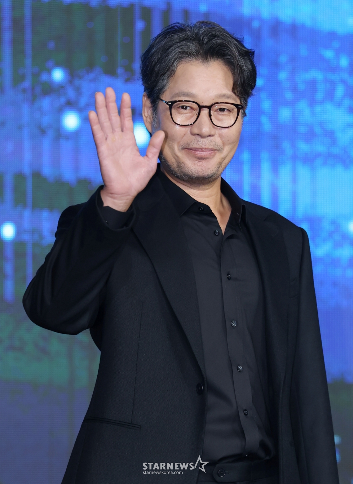 배우 유재명이 2일 오전 서울 포시즌스 호텔에서 진행된 디즈니+ 오리지널 시리즈 '북극성' 제작발표회에 참석해 포즈를 취하고 있다. 유엔대사로서 국제적 명성을 쌓아온 문주(전지현)가 대통령 후보 피격 사건의 배후를 쫓는 가운데, 그녀를 지켜야만 하는 국적불명의 특수요원 산호(강동원)와 함께 한반도를 위협하는 거대한 진실을 마주하는 첩보 멜로 시리즈 '북극성'은 오는 10일 공개된다. /2025.09.10 /사진=이동훈 photoguy@