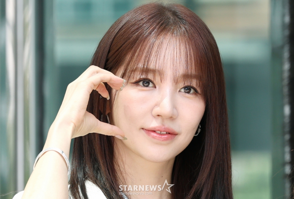 (서울=뉴스1) 권현진 기자 = 베이비복스 윤은혜(왼쪽부터)와 김이지, 심은진, 이희진, 간미연이 라디오 ‘컬투쇼’를 위해 7일 오후 서울 양천구 목동SBS에 도착해 인사를 하고 있다. 2025.8.7/뉴스1 Copyright © 뉴스1. All rights reserved. 무단 전재 및 재배포, AI학습 이용 금지. /사진=(서울=뉴스1) 권현진 기자