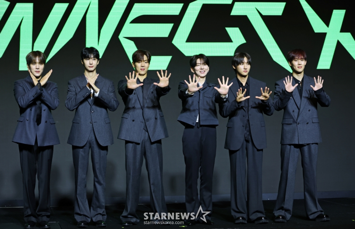 그룹 몬스타엑스(MONSTA X)가 16일 오후 서울 콘래드호텔에서 진행된 데뷔 10주년 기념 기자간담회에 참석해 포즈를 취하고 있다. /2025.07.16 /사진=이동훈 photoguy@