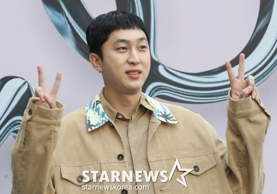 (서울=뉴스1) 권현진 기자 = 가수 슬리피가 3일 서울 동대문디자인플라자(DDP)에서 열린 '서울 패션위크(SEOUL FASHION WEEK) 2025 S/S' YOUSER 컬렉션에 참석해 포즈를 취하고 있다. 2024.9.3/뉴스1 Copyright © 뉴스1. All rights reserved. 무단 전재 및 재배포, AI학습 이용 금지. /사진=(서울=뉴스1) 권현진 기자