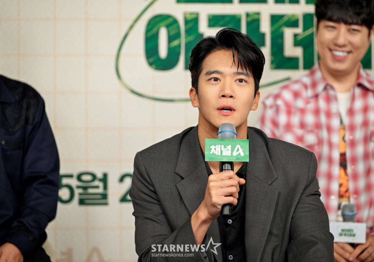 배우 하석진이 29일 진행된 채널A 예능 '브레인 아카데미' 온라인 제작발표회에 참석해 질의응답을 하고 있다. /사진제공=채널A 2025.05.29 /사진=김휘선 hwijpg@