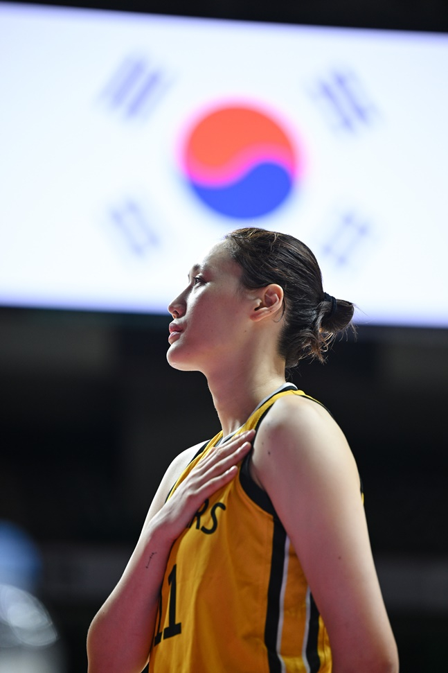 KB스타즈 강이슬이 후지쯔와 4강전을 준비하고 있다. /사진=WKBL 제공 