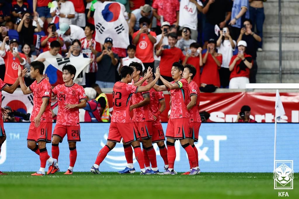 한국 대표팀 선수들이 선제골 후 기뻐하고 있다. /사진=대한축구협회 제공